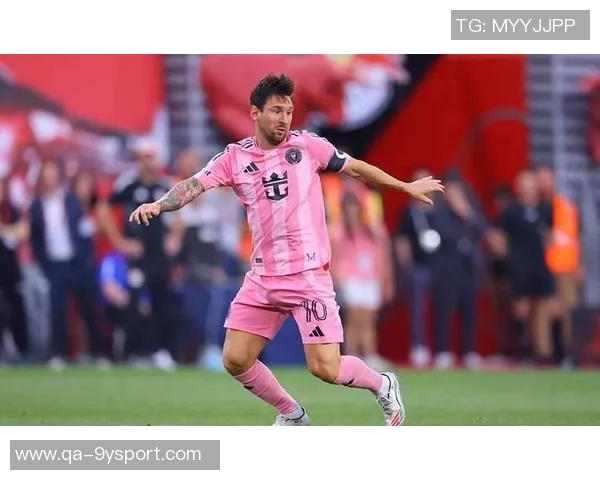 布斯克茨精准直塞助攻梅西单刀机会遗憾打偏错失良机