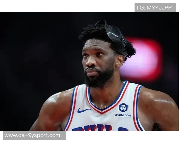 恩比德半场表现平平12投4中仅得13分9篮板2盖帽球队进攻效率堪忧